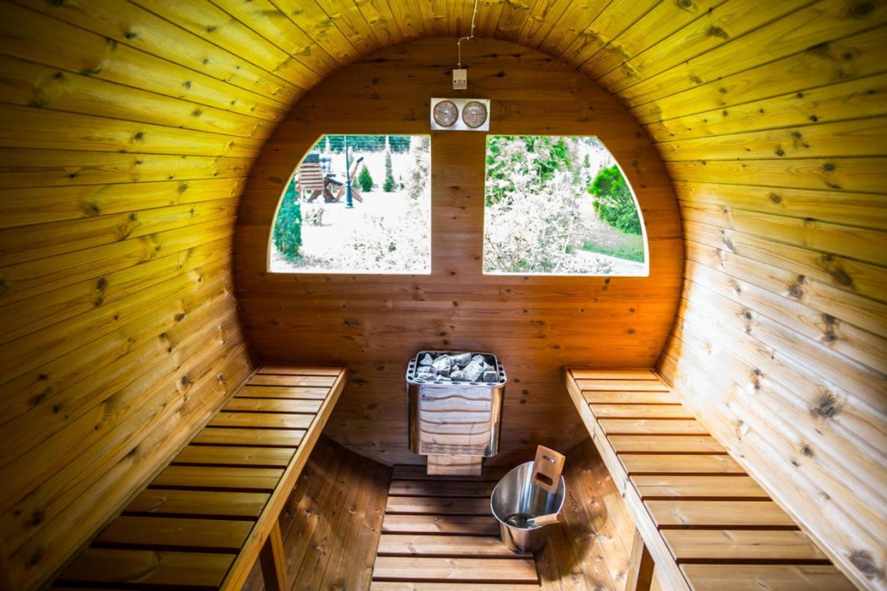Mala Laka Jacuzzi & Sauna Готель типу 